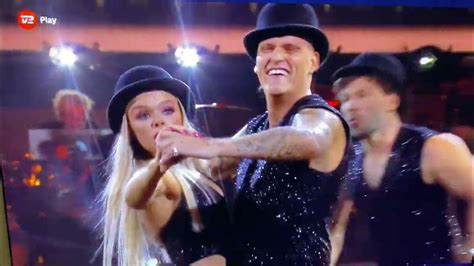 vild med dans 2023 live|Se Sebastian, Asta og Simon i en tango .
